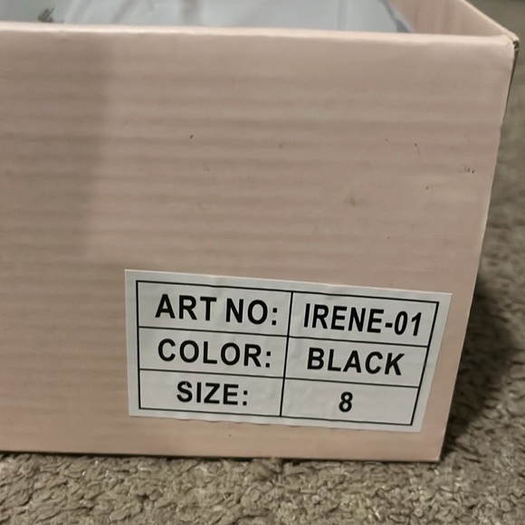 Nice heeled black ankle boots with buckles on side - Picture 6 of 7